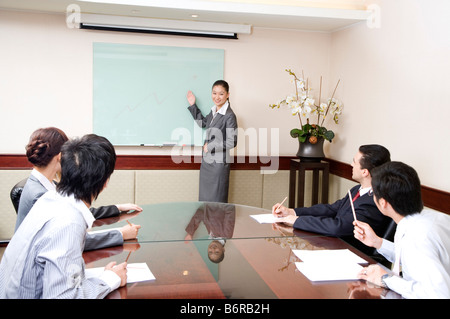 Geschäftsleute mit treffen im Büro Stockfoto