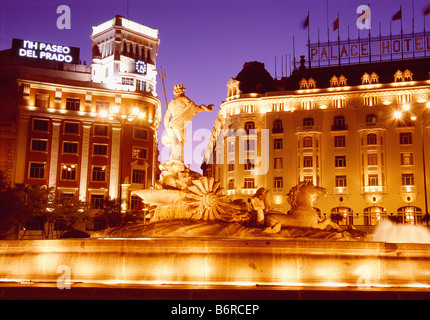 Neptuno-Brunnen. Nachtansicht. Madrid. Spanien. Stockfoto