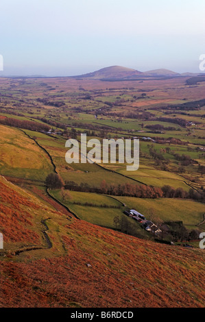 Blick vom Gipfel des Blencathra im Lake District Blick Threlkeld und A66 in Richtung große Mell fiel und kleine Mell fiel Stockfoto