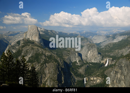 Hälfte-Kuppel, der Nebel Weg, Nevada und Vernal Falls, Yosemite-Nationalpark, Kalifornien, USA Stockfoto