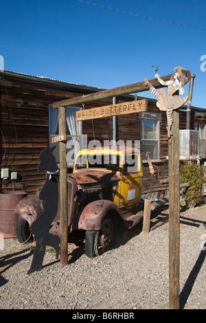 Verrosteten alten Dodge Truck in der Mojave-Wüste Geisterstadt Randsburg Kalifornien leben. Stockfoto