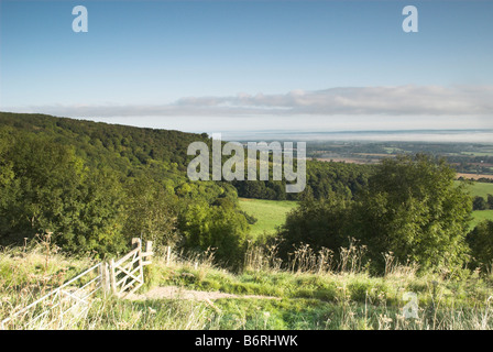 Nebel in der Sussex Weald von Steyning Round Hill auf der South Downs über Steyning, West Sussex gesehen. Stockfoto