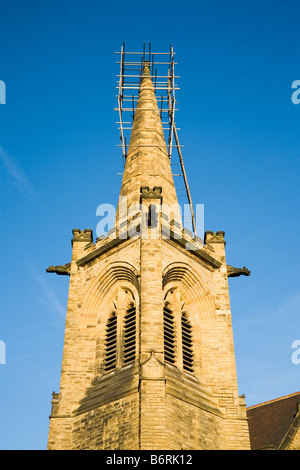 Saltburn Methodist Kirchturm in Cleveland England Gerüste abgedeckt Stockfoto