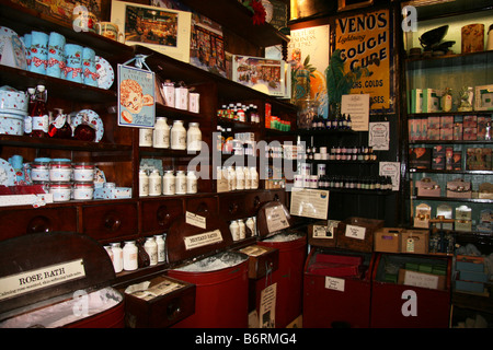 Innenraum des Olde Worlde Shop in das Dorf von Haworth, West Yorkshire. Stockfoto