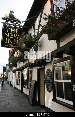 Fassade des neuen Gasthauses in Salisbury, Wiltshire Stockfoto