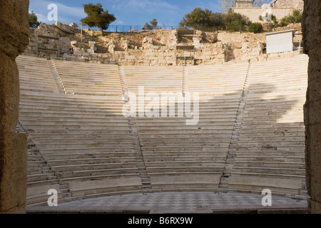 Die Bestuhlung Reihen des antiken Theaters Odeion von Herodes Atticus unterhalb der Akropolis von Athen, Griechenland Stockfoto