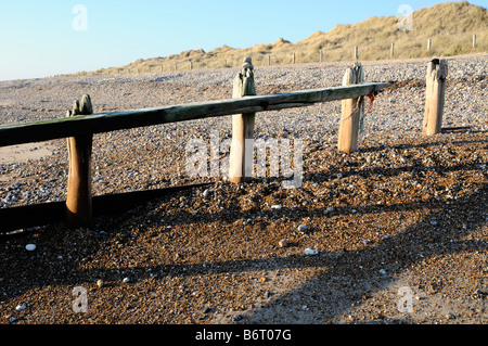 Gezeiten Sie Brandung am Strand von Littlehampton in West Sussex, England. Stockfoto