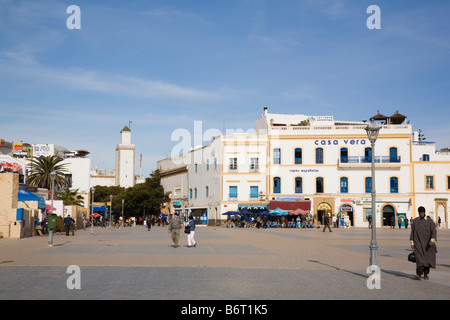 Essaouira Marokko Moulay El Hassan-Platz in der alten Stadt Medina mit weißen Gebäuden über Stockfoto