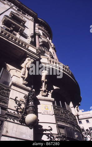 Elefantenköpfe auf Banco Español de Crédito Gebäudewand / Edificio Banesto, Calles Alcala und Sevilla, Madrid, Spanien Stockfoto