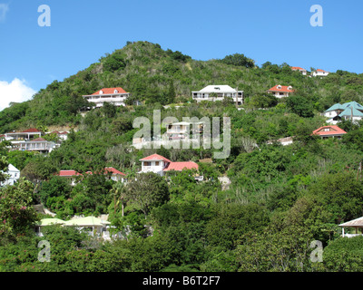 Ein Blick auf Häuser auf St. Barts oder St Barthelemy in der Karibik, Französische Antillen. Stockfoto