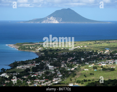 Anzeigen von Brimstone Hill Fortress Nationalpark mit Nevis am Horizont in St Saint Kitts in der Karibik, West Indies. Stockfoto