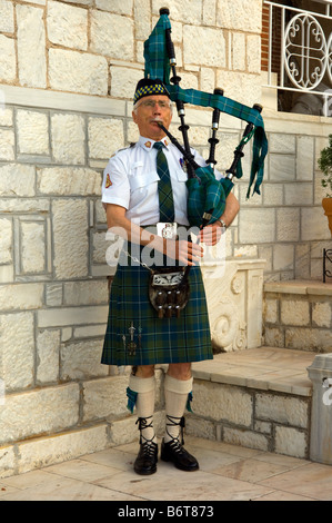 Eine schottische Piper bei einer Hochzeit in Kifissia, Athen, Griechenland Stockfoto