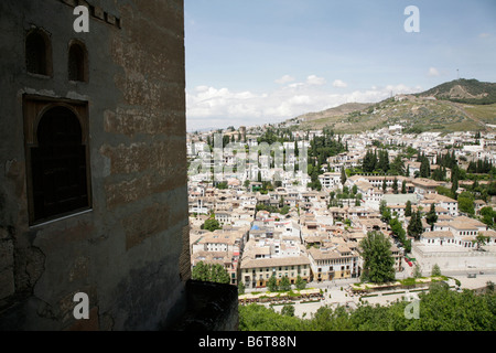 Blick auf El Albaicín, alte maurische Viertel der Stadt Granada, von der Alhambra. Stockfoto