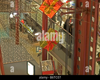 Einkaufszentrum Zeilgalerie für Weihnachten dekoriert in Frankfurt Main Deutschland Stockfoto