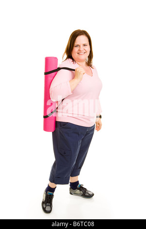 Schöne Plus size Model mit ihrer Yoga-Matte bereit für ein Training Stockfoto