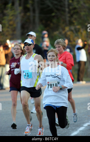 Frau im Wettbewerb in Grand Rapids Michigan Marathon 2008 Stockfoto