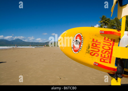 Die legendären gelben Surfski ist ein bekanntes Symbol Australiens Surf Lebensretter. Port Douglas, Queensland, Australien Stockfoto