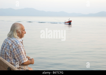 Greis, Blick auf das Meer Stockfoto