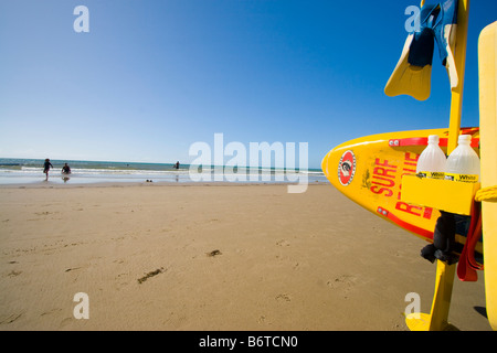 Die legendären gelben Surfski ist ein bekanntes Symbol Australiens Surf Lebensretter. Port Douglas, Queensland, Australien Stockfoto