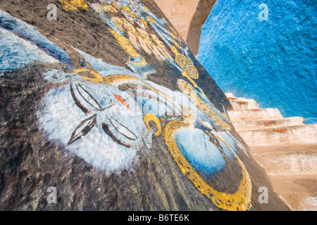 Malerei von Hindu-Götter auf einem Felsen in einem Fort Golkonda Fort, Hyderabad, Andhra Pradesh, Indien Stockfoto