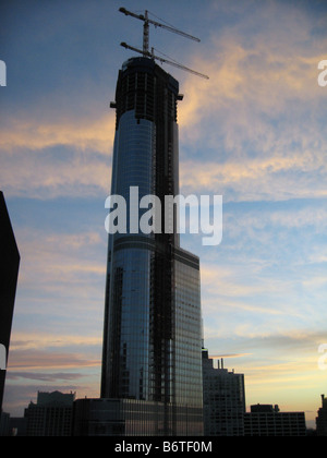 Trump Tower in Chicago im Bau in der Morgendämmerung Stockfoto