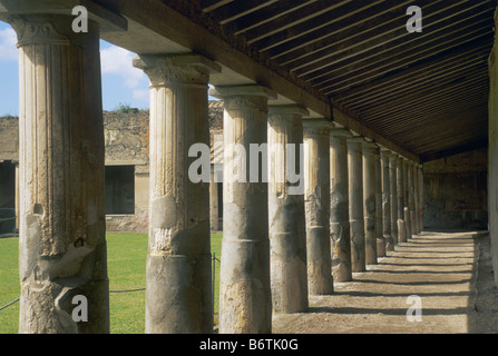 Palestra Kolonnade Terme Stabiane oder Stabian Bäder in Pompeji-Italien Stockfoto