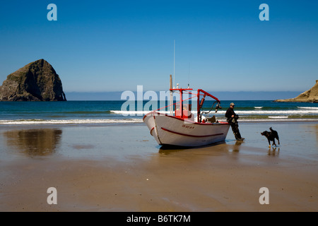 Dory Pazifikflotte Boot am Cape Kiwanda Pacific City Oregon USA Stockfoto