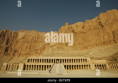 Die Leichenhalle Tempel der Königin Hatshepsut in Deir al-Bahari, Ägypten. Stockfoto