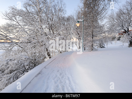 Eine frische Schneefall auf der Ramsey Lake Promenade in Sudbury Ontario Stockfoto