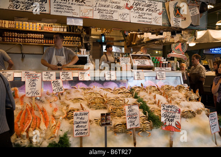 Fisch-Sales bei öffentlichen Markt Center Pike Place Downtown Seattle, Washington, USA Stockfoto