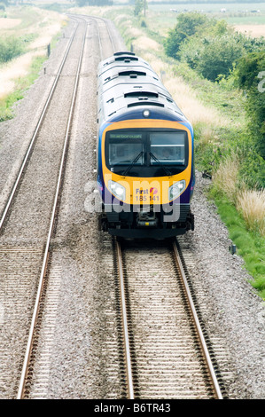 Railtrack Track Bahn Züge erste Züge District Linie Eisenbahn Schienen Wartung Pendler Züge Signal Signale Rotlicht buffe Stockfoto