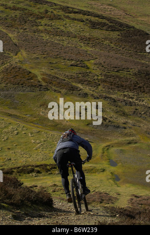 Mountainbiker fahren auf der Long Mynd, Shropshire, UK. Stockfoto