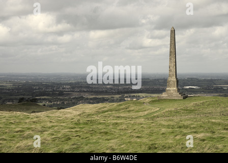 Lansdowne Monument am Cherhill nahe den Marlborough Downs in Wiltshire an einem bewölkten Tag. Stockfoto