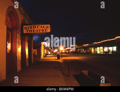 Bird Cage Theater in Tombstone, Arizona, Blick nach Westen entlang Allen Street in der Weihnachtszeit Stockfoto