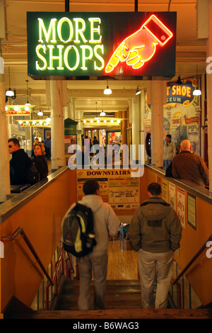 Shopper am Pike Place Market in Seattle USA Stockfoto