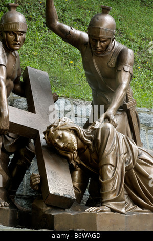 Jesus auf dem Boden von einem römischen Soldaten aus den Kreuzweg gepeitscht Stockfoto