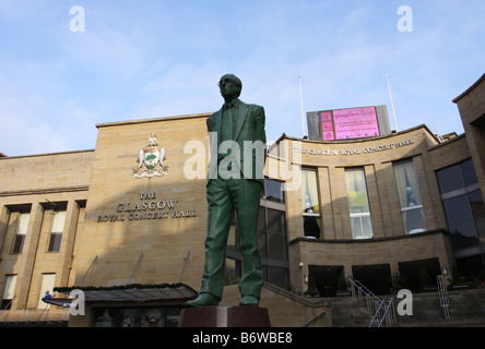 Donald Dewar Statue außerhalb der Royal Glasgow Konzertsaal Dezember 2008 Stockfoto