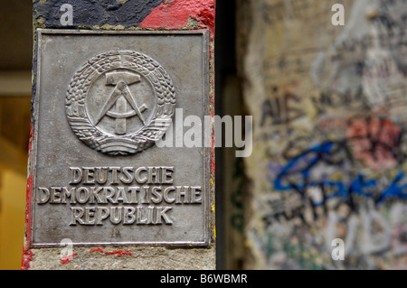 Deutsche Volkskammerwahlen Republik Deutsche Demokratische Graffiti Checkpoint Charlie Berlin Deutschland Deutschland echte Reise Tourismus Stockfoto