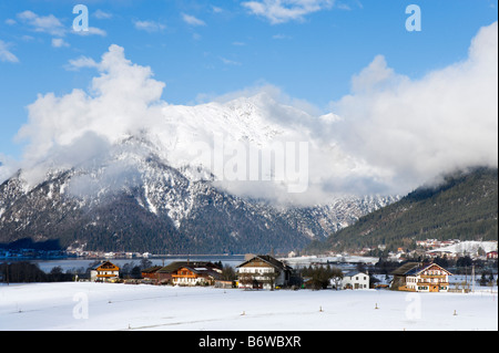 Blick über das Dorf Maurach, Lake Achensee, Tirol, Österreich Stockfoto