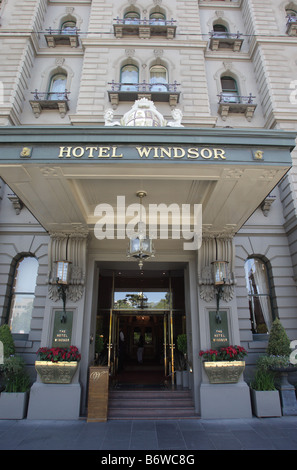 Eingang des Hotel Windsor in Melbourne, Victoria, Australien. Stockfoto