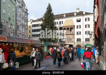 Weihnachtsmarkt am Herzog-Friedrich-Straße in der Altstadt (Altstadt), Innsbruck, Tirol, Österreich Stockfoto