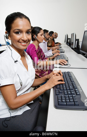 Kundendienstmitarbeiter in Call-Center Stockfoto