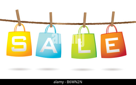 Vier bunte Einkaufstaschen an eine Wäscheleine mit Verkauf Text hängen Stockfoto
