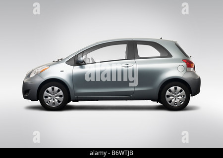 2009 Toyota Yaris in grau - Treiber Seitenprofil Stockfoto