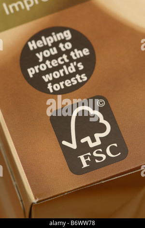 Forest Stewardship Council FSC-Logo auf eine Schachtel Taschentücher verantwortungsvolle Bewirtschaftung der Wälder weltweit zu fördern Stockfoto