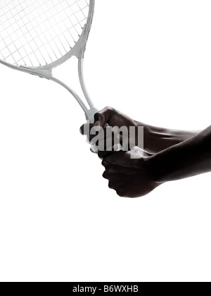 Eine Frau hält einen Tennisschläger Stockfoto