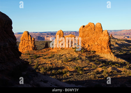 USA, Utah, Arches-Nationalpark, Zinnen und Türme des Abschnitts Windows Stockfoto
