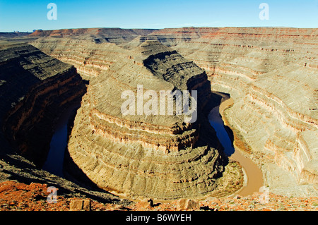 USA, Utah, Schwanenhals State Park. Aussichtsturm auf dem San Juan River Stockfoto