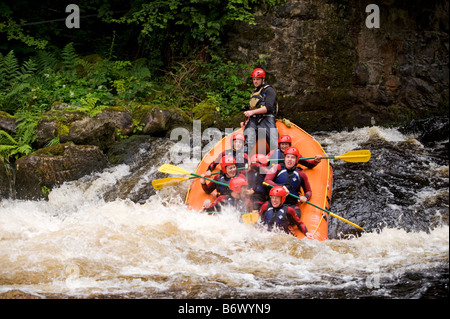 Wales, Gwynedd, Bala. Wildwasser-rafting am Fluss Tryweryn im National Whitewater Centre Stockfoto