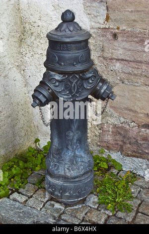 Hydranten aus Grauguss in historischem Ambiente in der Innenstadt von Mischung gemacht, Rheinfelden, Aargau, Schweiz, Europa Stockfoto